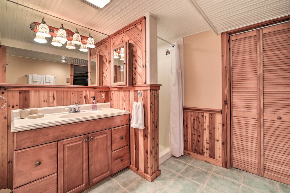 NEW! Sunny Sapphire Townhome w/ Resort Amenities!