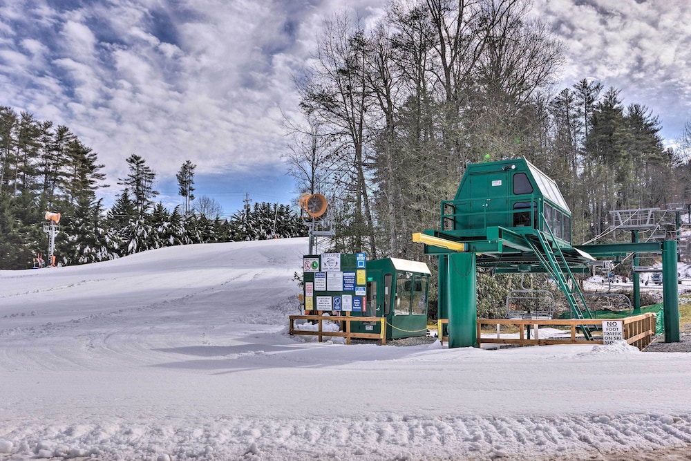 NEW! Sunny Sapphire Townhome w/ Resort Amenities!