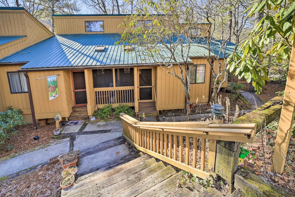 NEW! Sunny Sapphire Townhome w/ Resort Amenities!