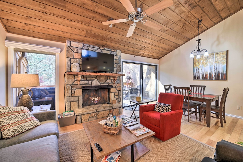 NEW! Sunny Sapphire Townhome w/ Resort Amenities!