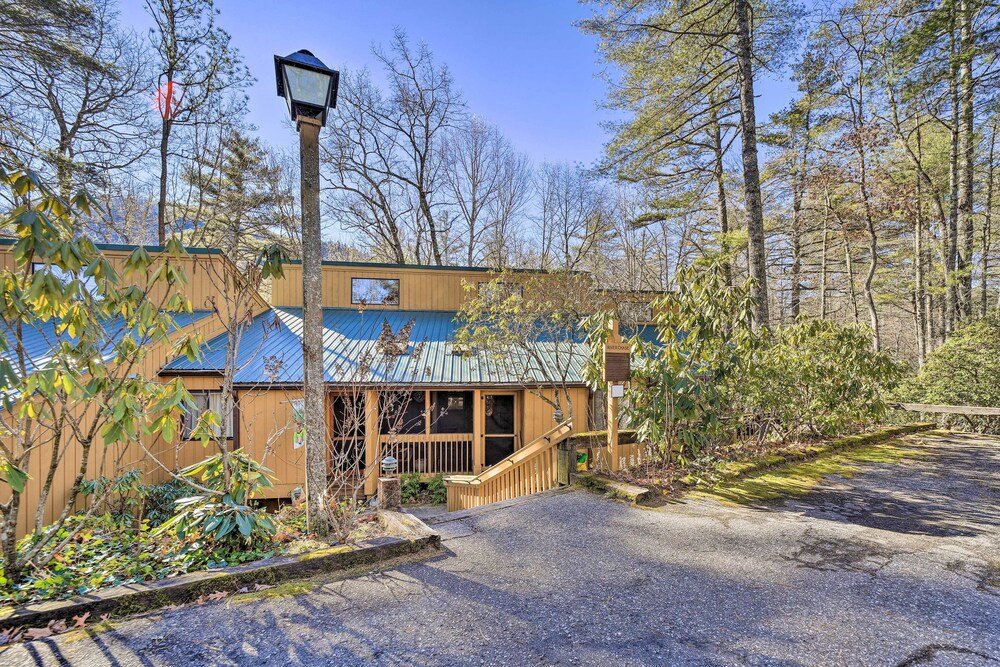 NEW! Sunny Sapphire Townhome w/ Resort Amenities!