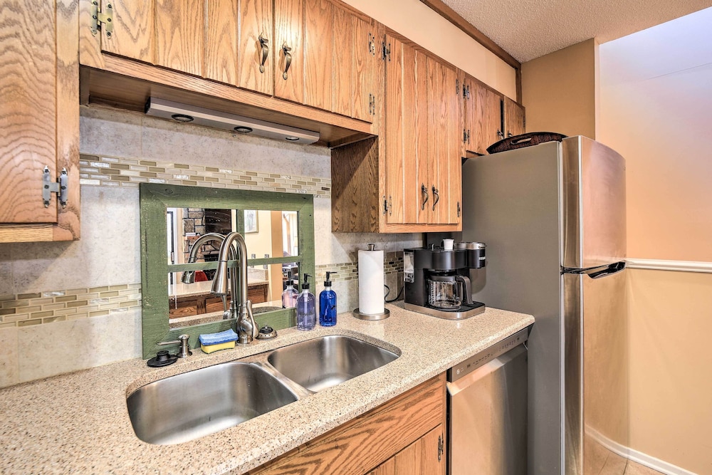 NEW! Sunny Sapphire Townhome w/ Resort Amenities!