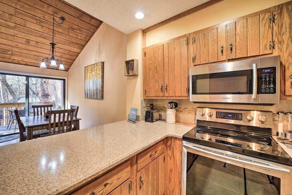 NEW! Sunny Sapphire Townhome w/ Resort Amenities!