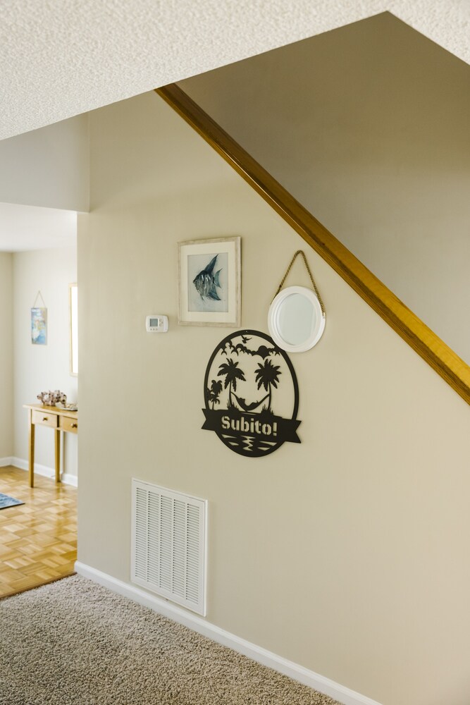 Townhome in gated resort pools, playground and putt putt. Sleeps 68