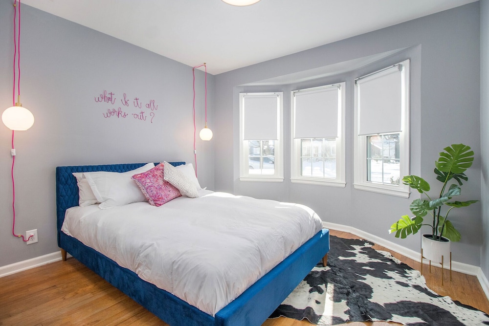 Shamrock Sanctuary walkable to Notre Dame 1.5 mi South Bend Vrbo