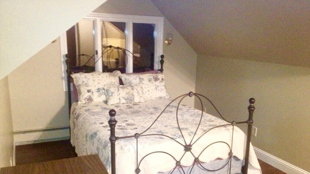 Grandma's Private Room and Bath DISCOUNTS ON TOURS Juneau Vrbo