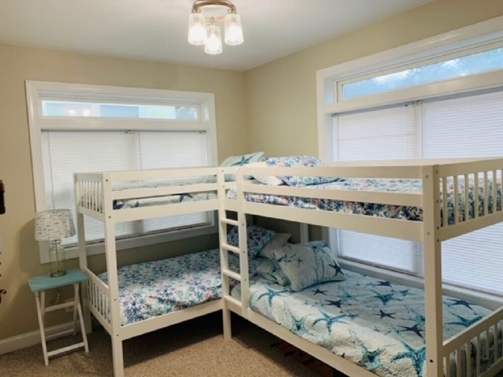 3/3 Condo across from the River! Close to beaches! Carrabelle Vrbo