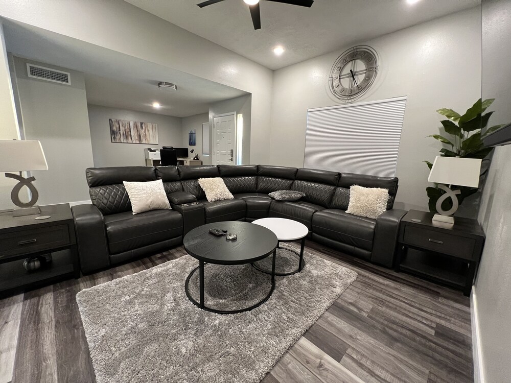 Beautiful 3 bedroom house with pool