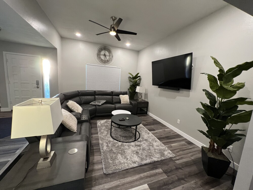 Beautiful 3 bedroom house with pool