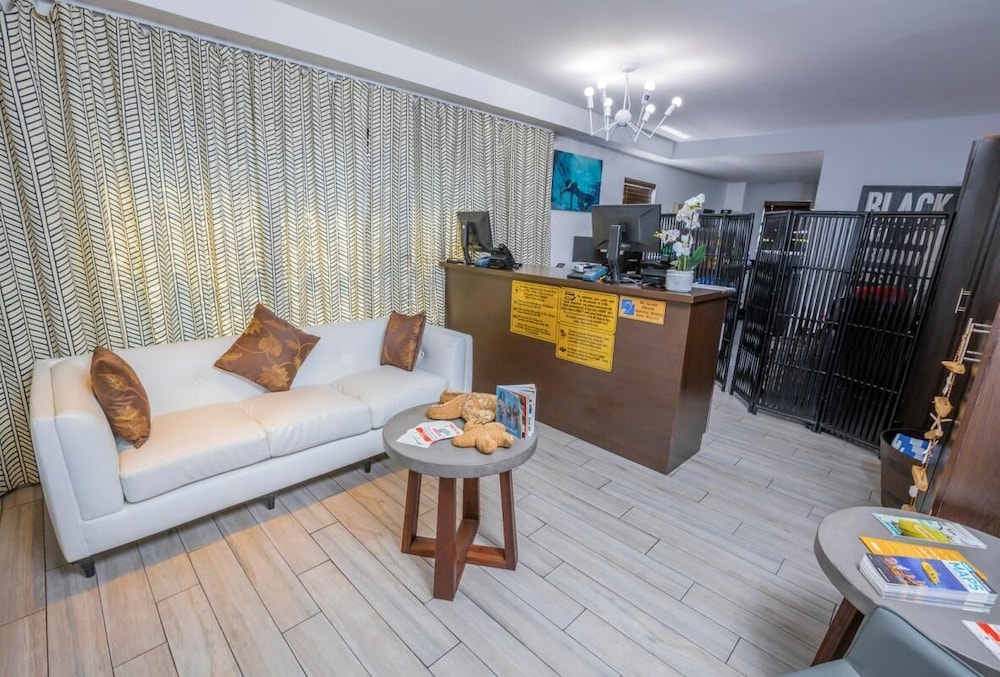 Great Location! 3 Spacious Units, Kitchen, Pool, Walk To The Beach