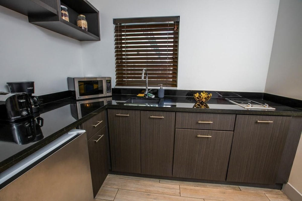 Great Location! 3 Spacious Units, Kitchen, Pool, Walk To The Beach