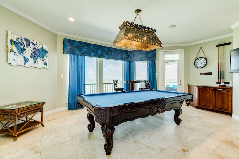 Curated visual reference: Picture Idea: Gorgeous Beachfront Home W Pool Table Wet Bar 3 King