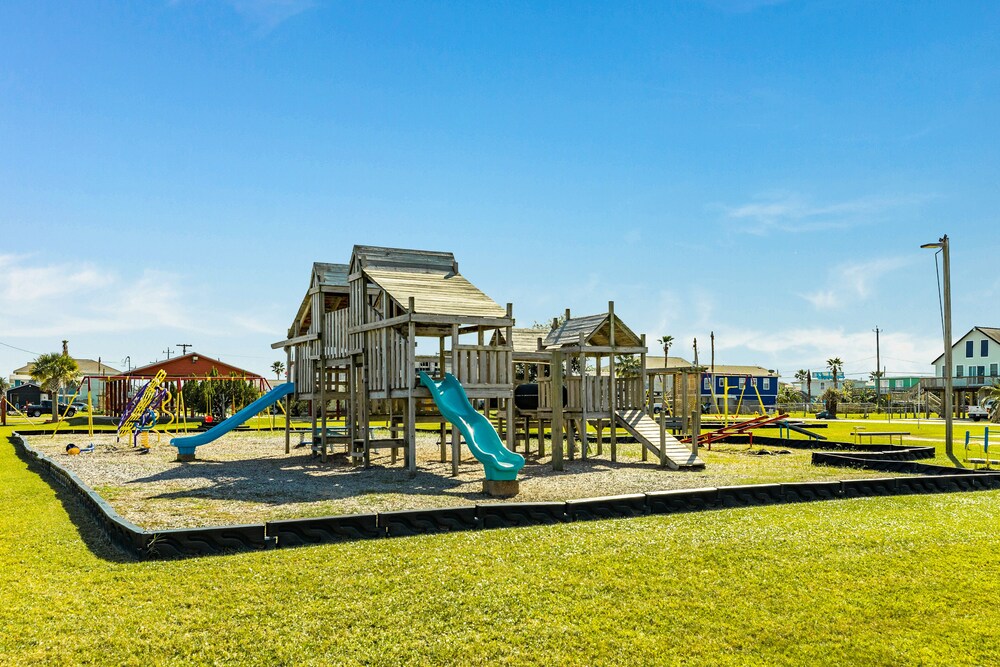 Private Beachfront Home w/ 2 Decks, Large Primary Loft, 2 Grills + Picnic Table