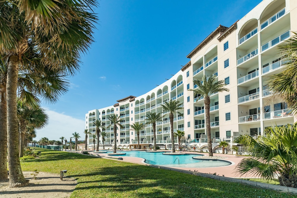 6th Floor Beachfront Condo - Elevator, Private Balcony, Resort Amenities w/ POOL