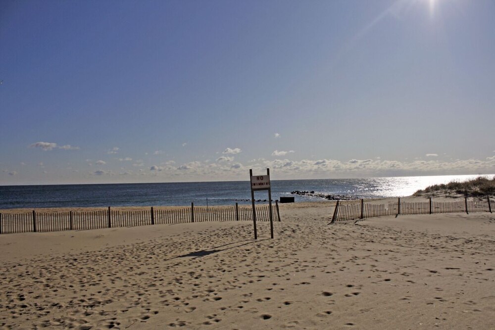 Perfect Getaway! Minutes to Boardwalk, Beach, Bowling Alley, Near Asbury Park