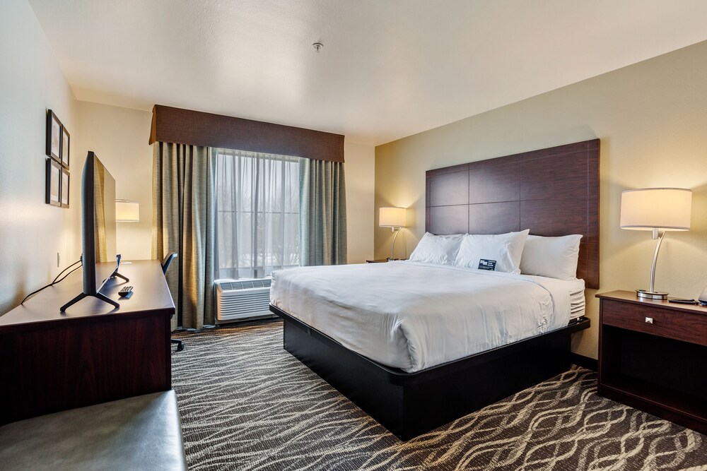 Cobblestone Hotel & Suites