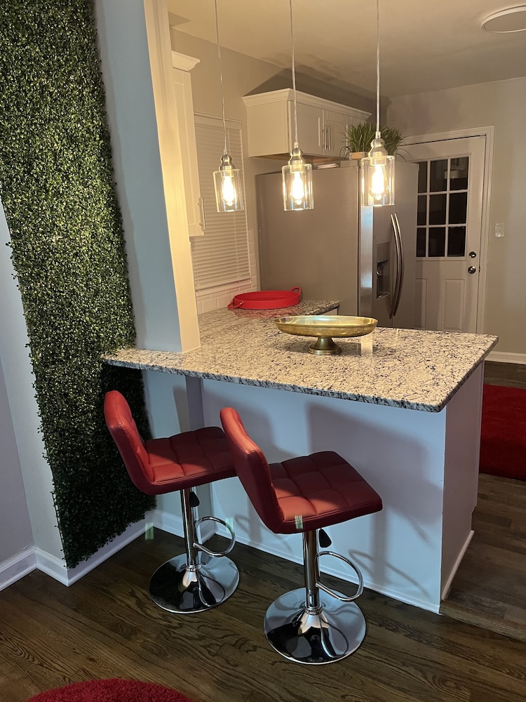 Cozy residential home NO CLEANING FEE. FREE PRKING