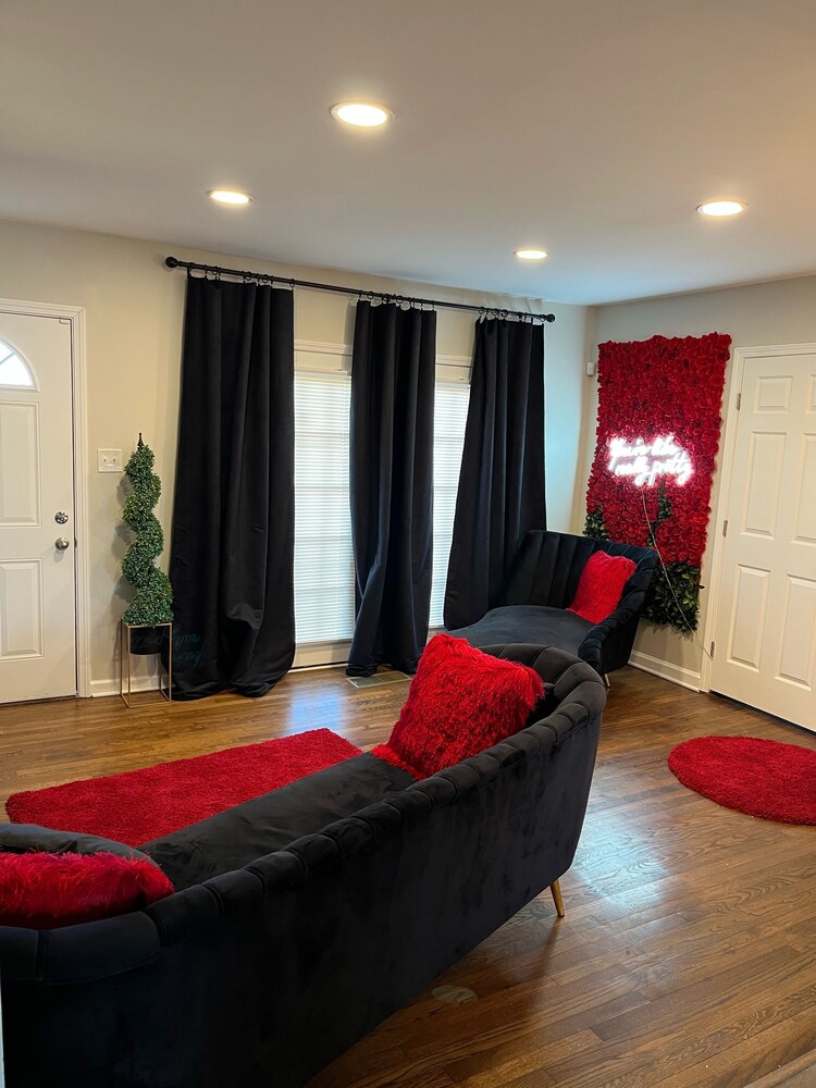 Cozy residential home NO CLEANING FEE. FREE PRKING