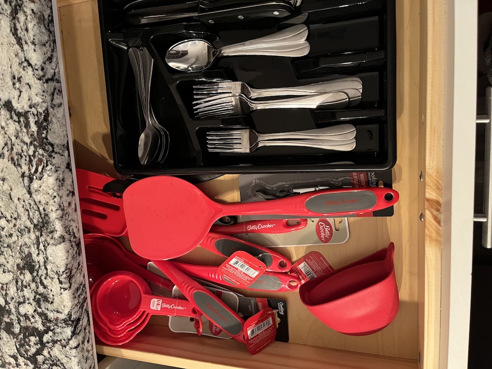 Cozy residential home NO CLEANING FEE. FREE PRKING