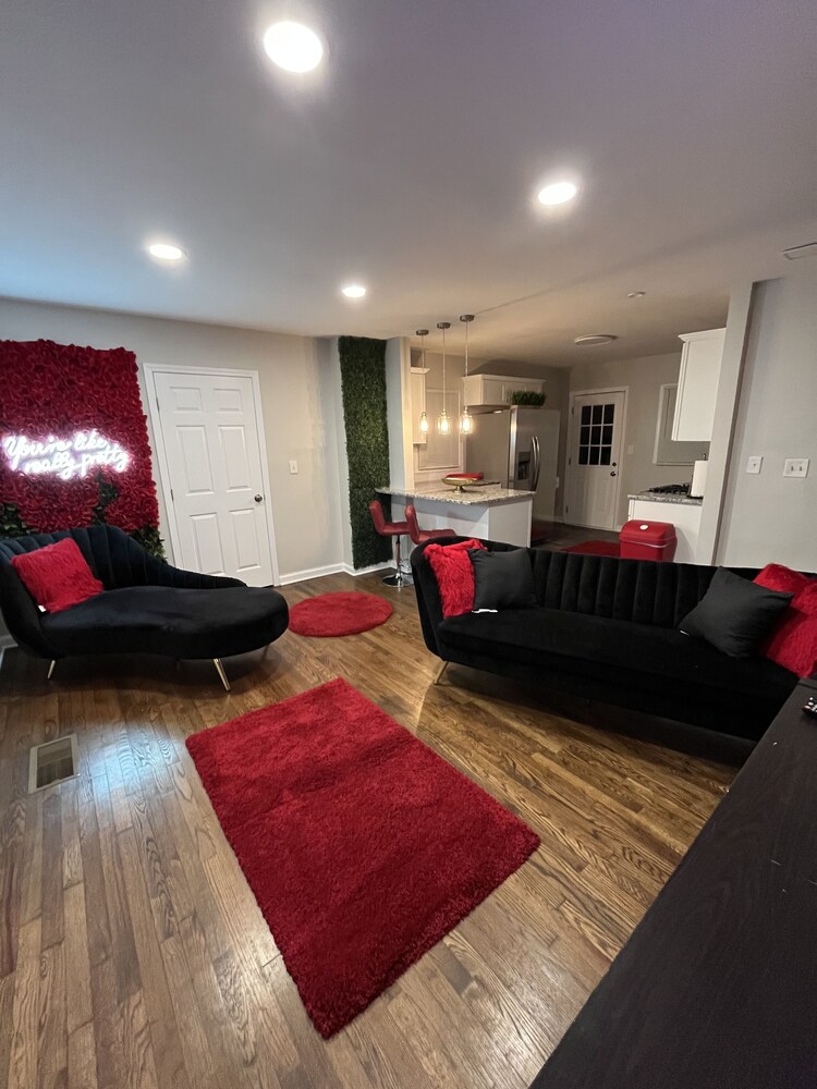 Cozy residential home NO CLEANING FEE. FREE PRKING