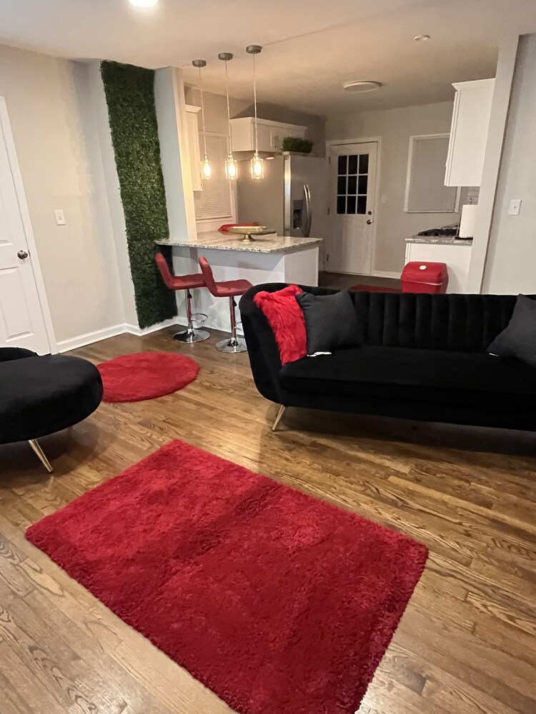 Cozy residential home NO CLEANING FEE. FREE PRKING