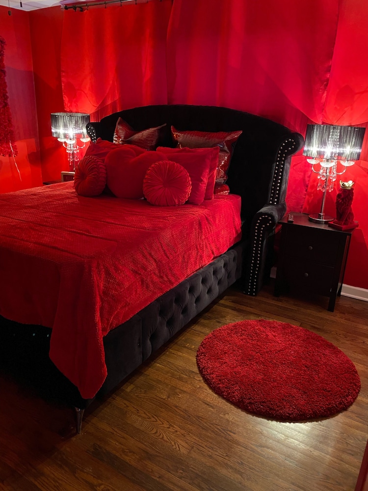 Cozy residential home NO CLEANING FEE. FREE PRKING