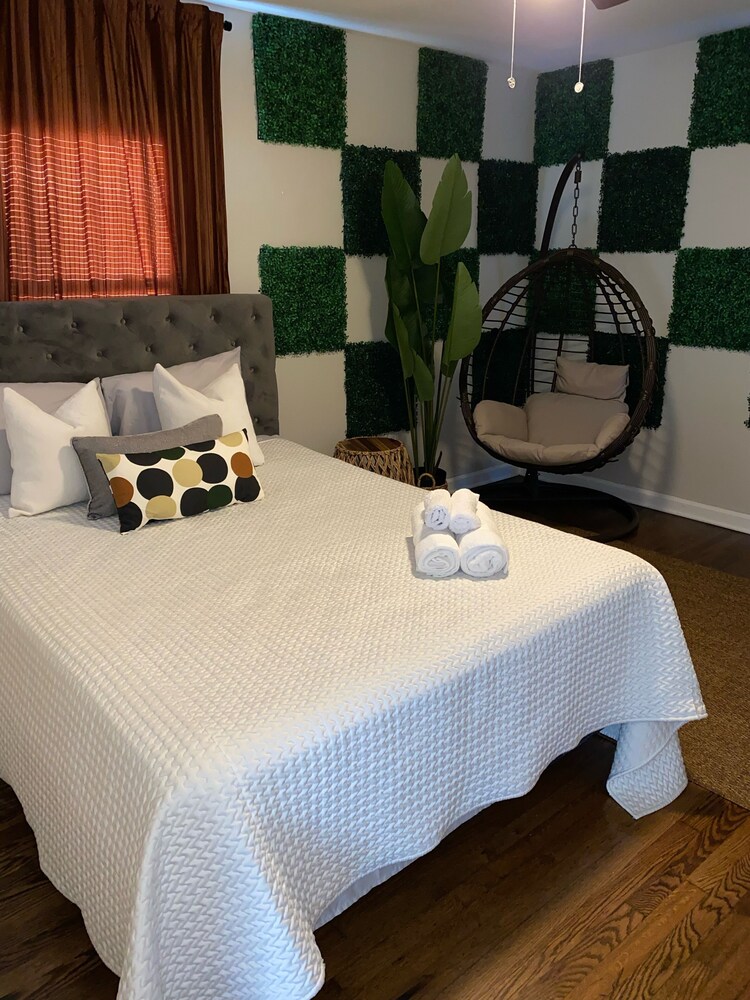 Cozy residential home NO CLEANING FEE. FREE PRKING