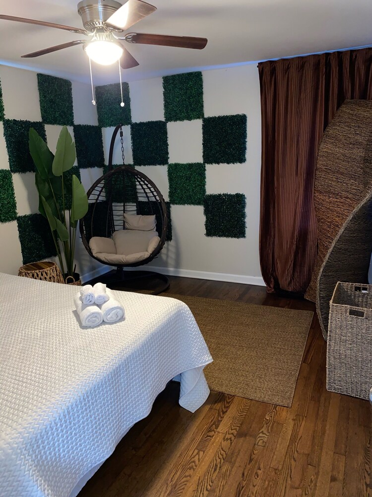 Cozy residential home NO CLEANING FEE. FREE PRKING