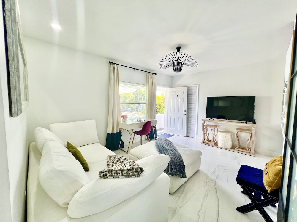 Winterhaven At The Carrington- 2 Bedroom 1 Bath Apartment-50% off Monthly rental