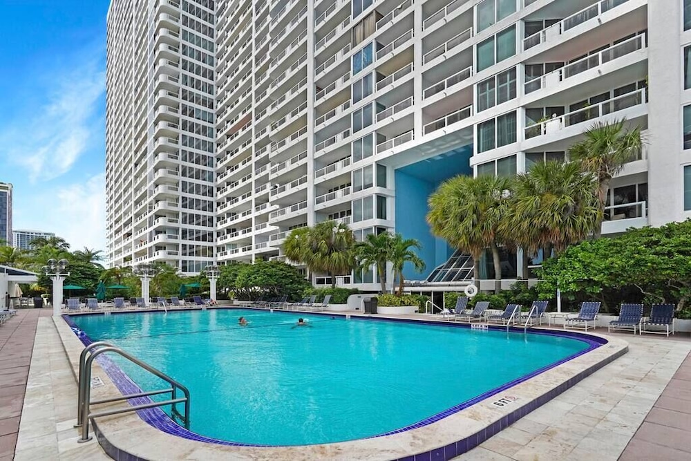 Shock Wave! (1 bedroom condo)