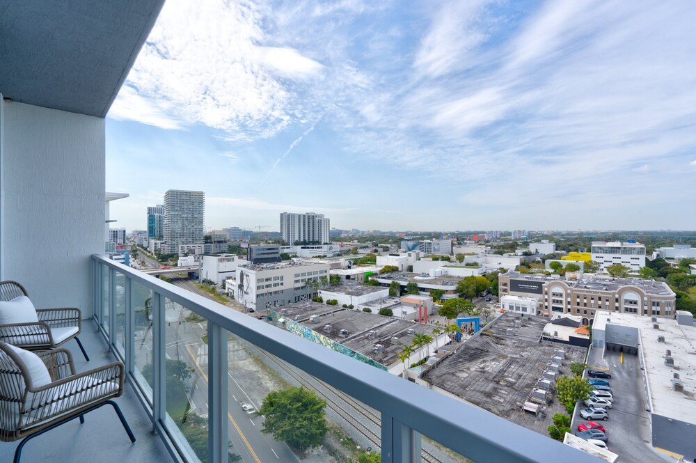 MG1205 DESIGN DISTRICT, LUXURY GREAT VIEWS