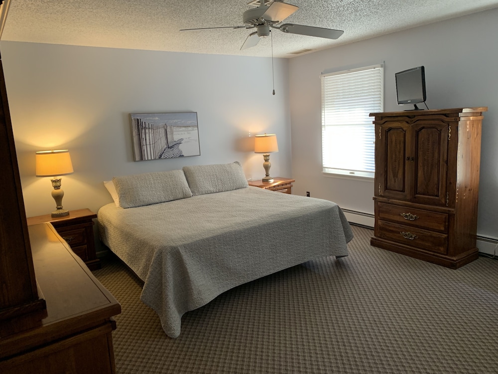 Mantoloking Oceanside Beach House Private Community. Steps from