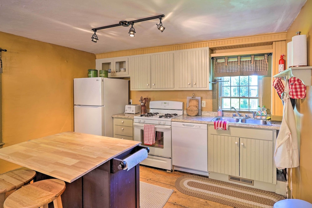 Charlemont Retreat on Chickley River w/ EV Charger Hawley Vrbo