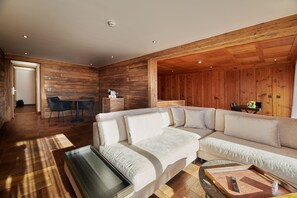 Premium Double Room | Minibar, in-room safe, individually decorated, desk