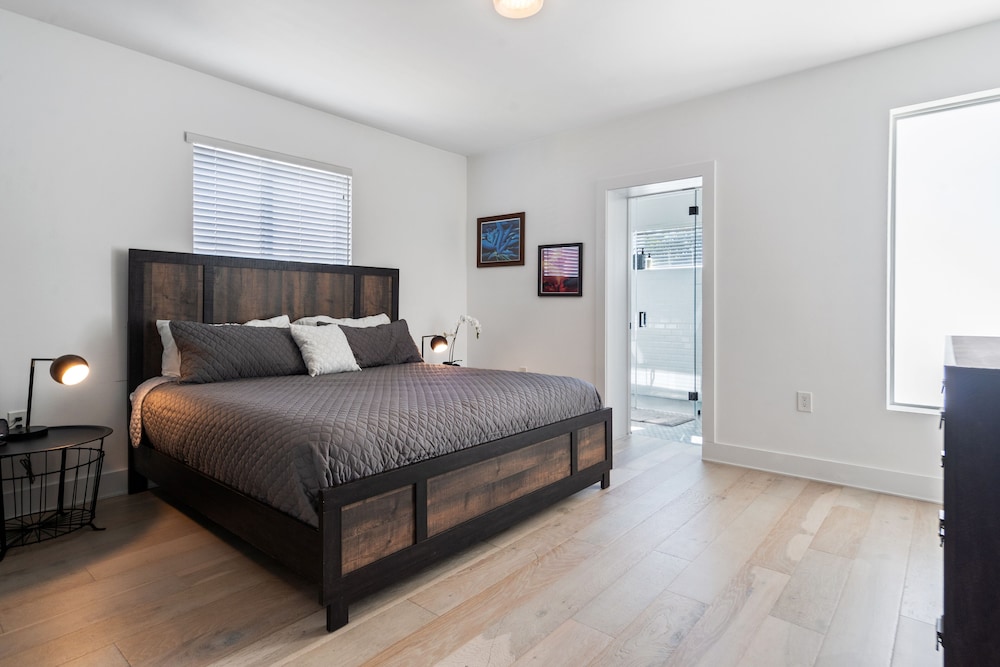 Modern house 5BR @Midtown❤️w/guest house sleeps 12