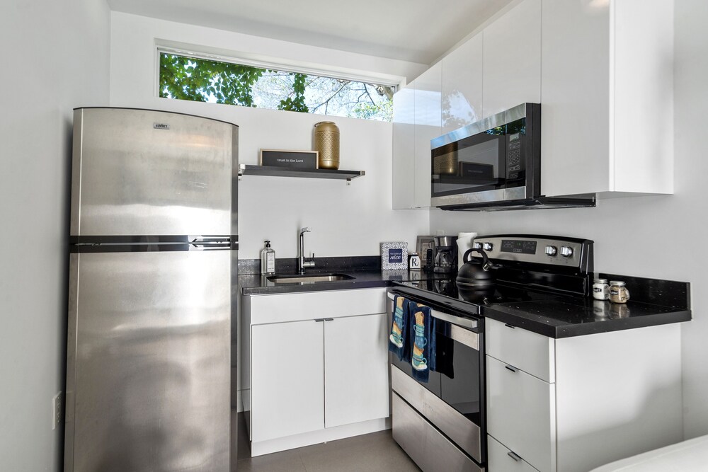 Modern house 5BR @Midtown❤️w/guest house sleeps 12