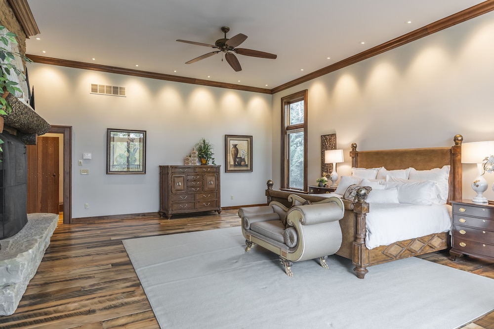 Hill 'n' Dale Kentucky Thoroughbred Horse Farm at Xalapa - Bourbon