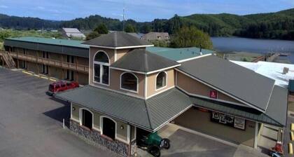 Lakeshore Lodge