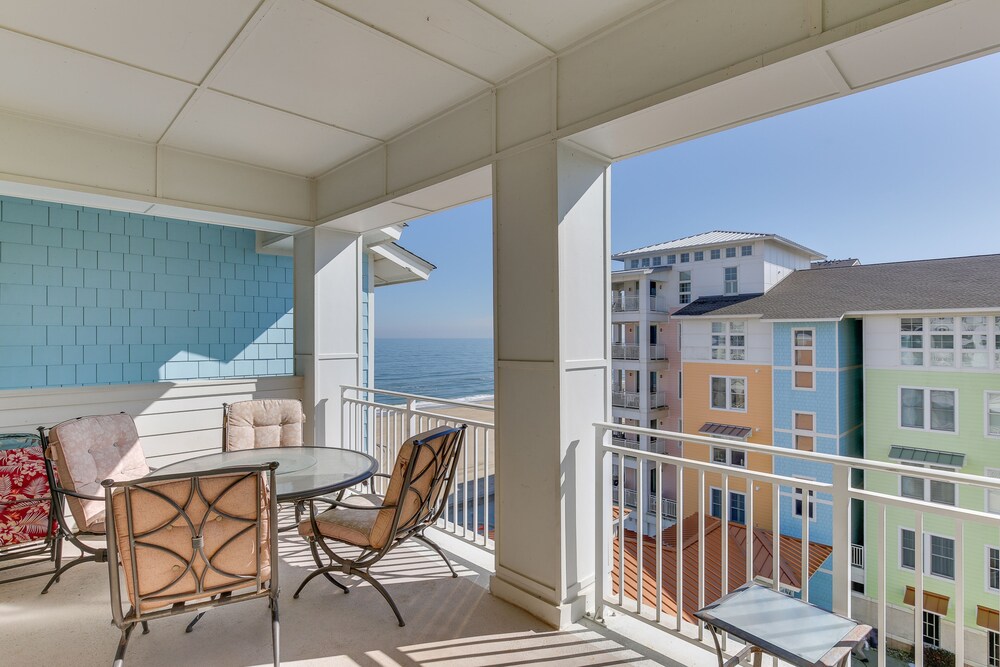 Oceanview Penthouse w/Private Balconies, Foosball, Shared Pool, Hot Tub, Gym