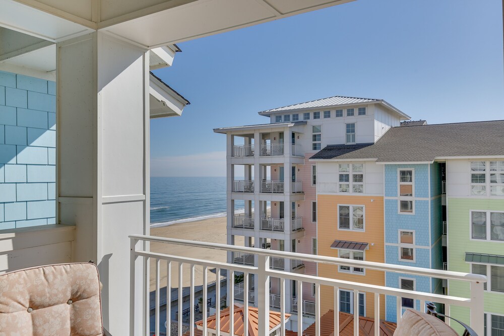 Oceanview Penthouse w/Private Balconies, Foosball, Shared Pool, Hot Tub, Gym