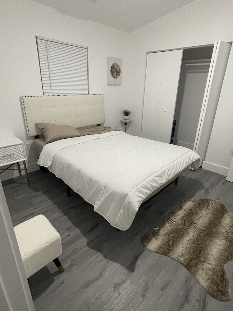 Lovely 3 bedroom Luxurious Rental (Unit B)