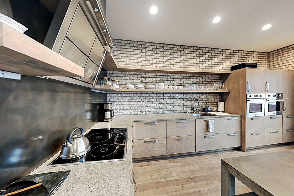 Skylight Condo with City & Mountain Views, Luxury Interior & Walkable Locale