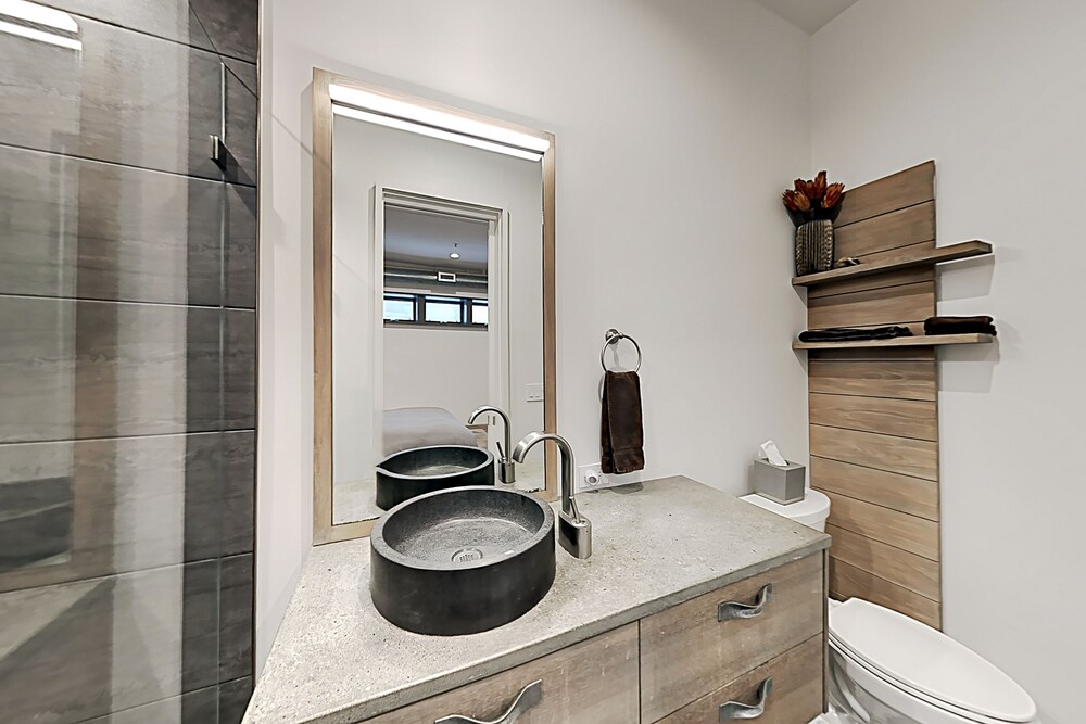 Skylight Condo with City & Mountain Views, Luxury Interior & Walkable Locale