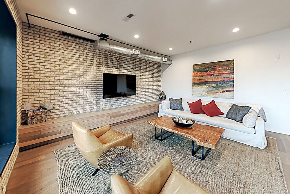 Skylight Condo with City & Mountain Views, Luxury Interior & Walkable Locale