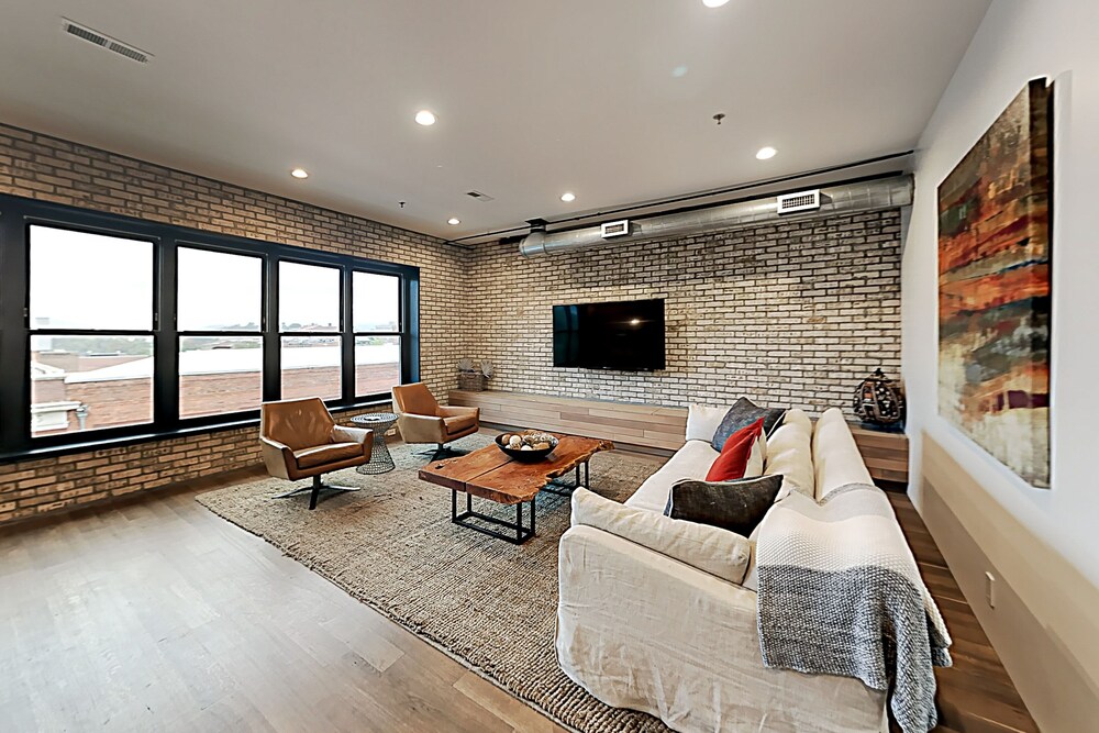 Skylight Condo with City & Mountain Views, Luxury Interior & Walkable Locale