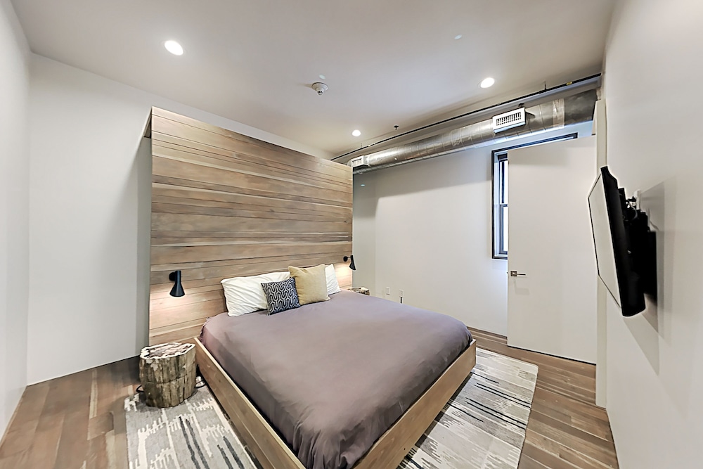 Skylight Condo with City & Mountain Views, Luxury Interior & Walkable Locale