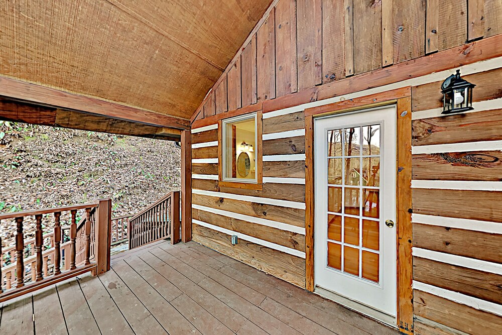 Tranquil Creekside Escape | Private Hot Tub & Firepit | Near Lake & Skiing