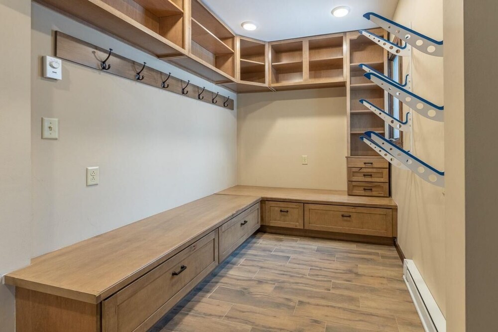 Modern Ski In / Ski Out 4BR / 3BA Smart Home w/ shared pool and hot tub Stratton Vrbo