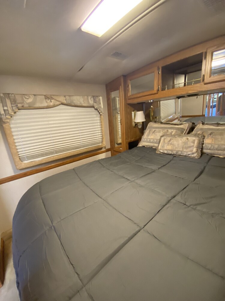 Desert Hideaway RV Inn *Pets fee}* Stone pool w/ relaxing