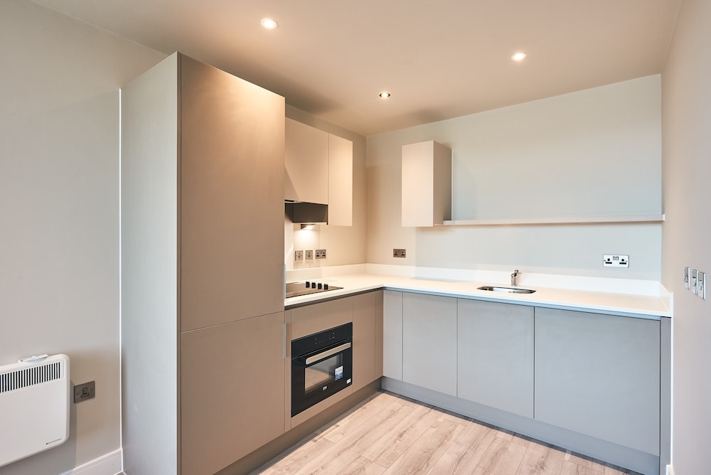 Seven Living Bracknell - Luxurious Chic Studio Apartments